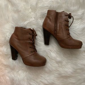 LEATHER STEVE MADDEN BOOTIES
